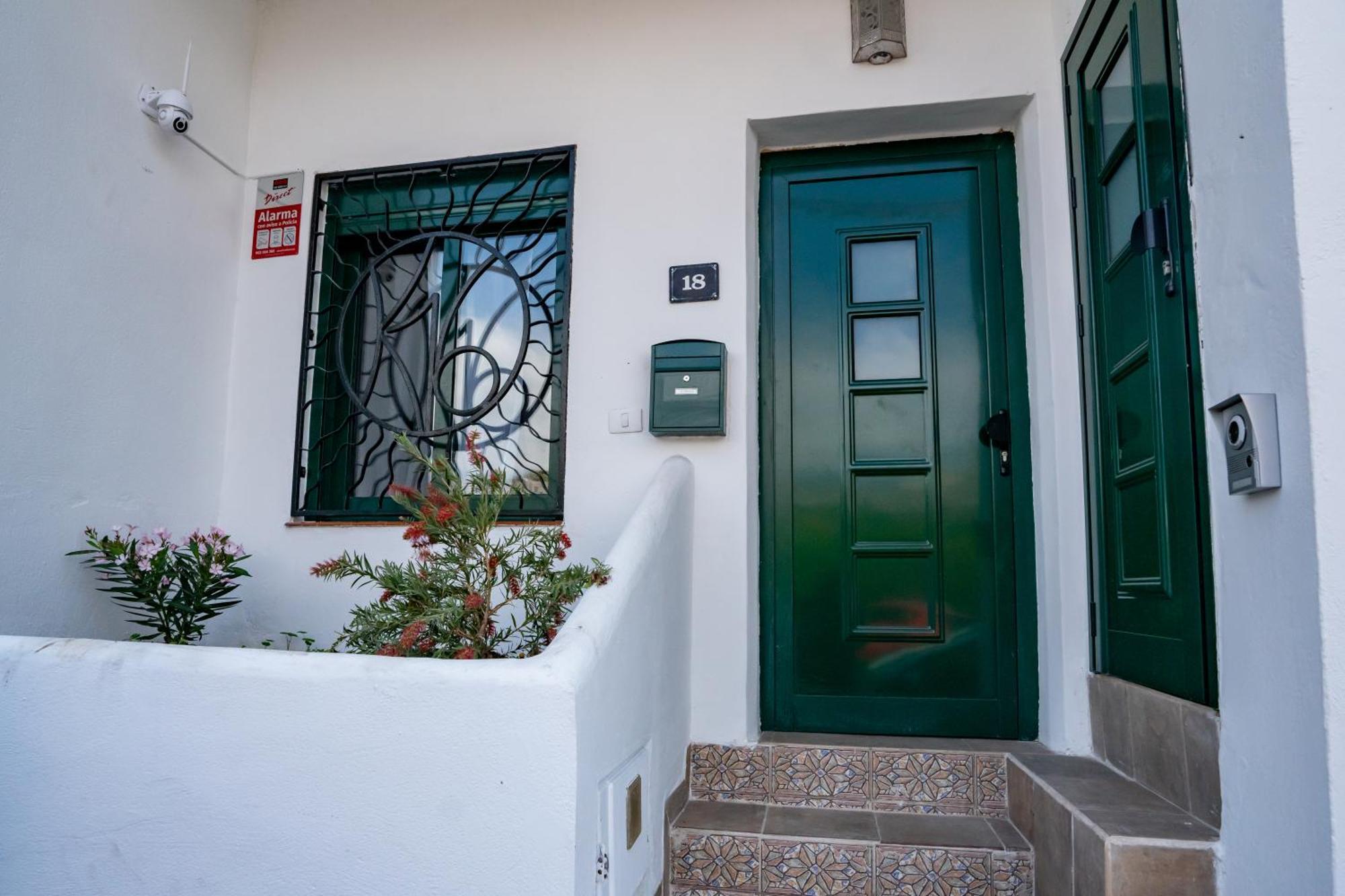 Casa Julio - Alcala Complete Coastal Retreat - Entire Apartment - 3 Min Walk From The Ocean - Shared Entrance With Host Eksteriør billede