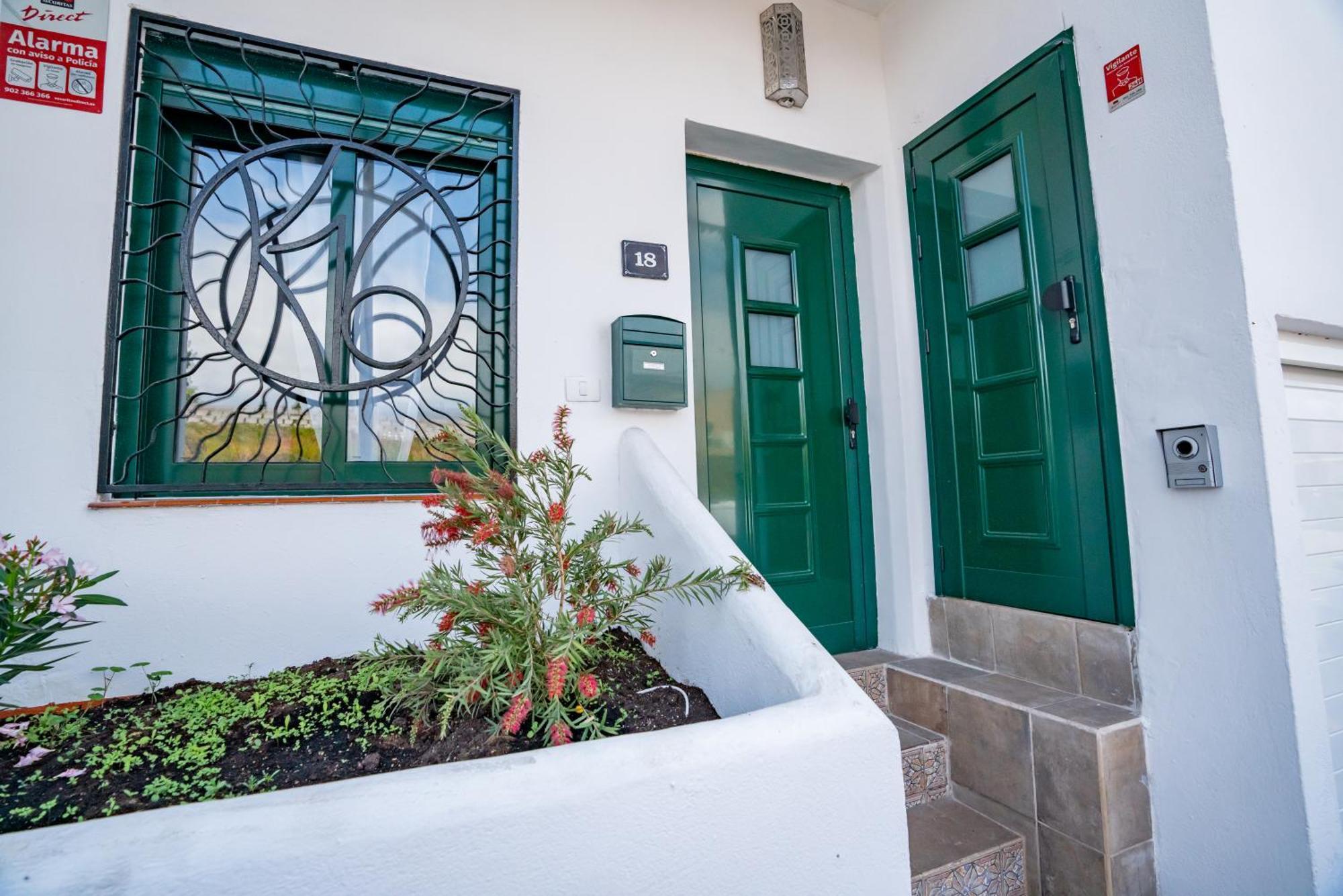 Casa Julio - Alcala Complete Coastal Retreat - Entire Apartment - 3 Min Walk From The Ocean - Shared Entrance With Host Eksteriør billede