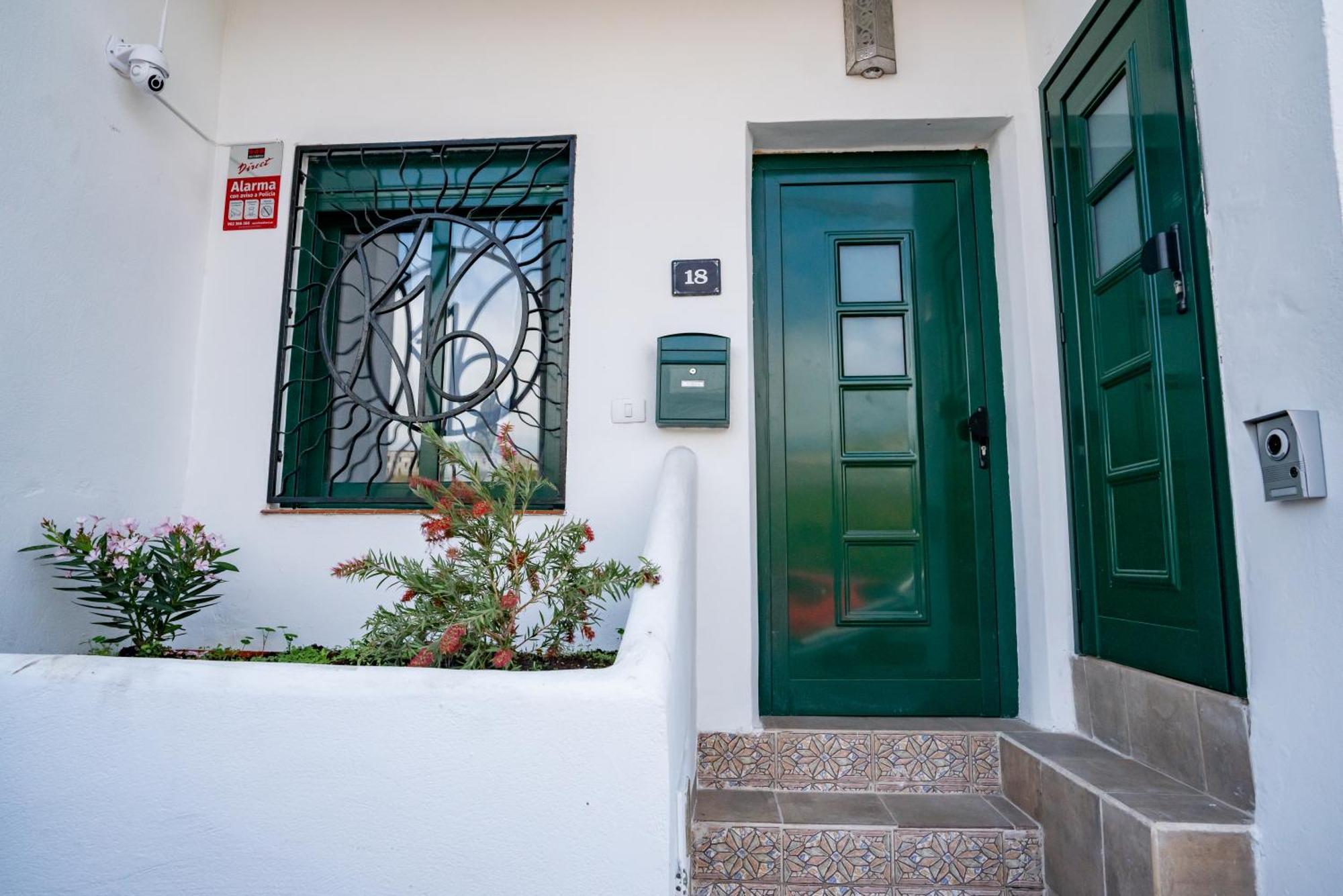 Casa Julio - Alcala Complete Coastal Retreat - Entire Apartment - 3 Min Walk From The Ocean - Shared Entrance With Host Eksteriør billede